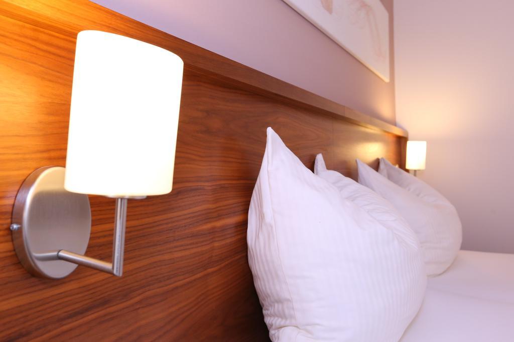 Hotel & Konditorei May Neufeld an der Leitha Bilik gambar