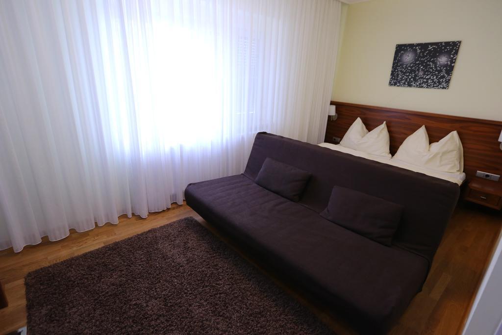 Hotel & Konditorei May Neufeld an der Leitha Luaran gambar