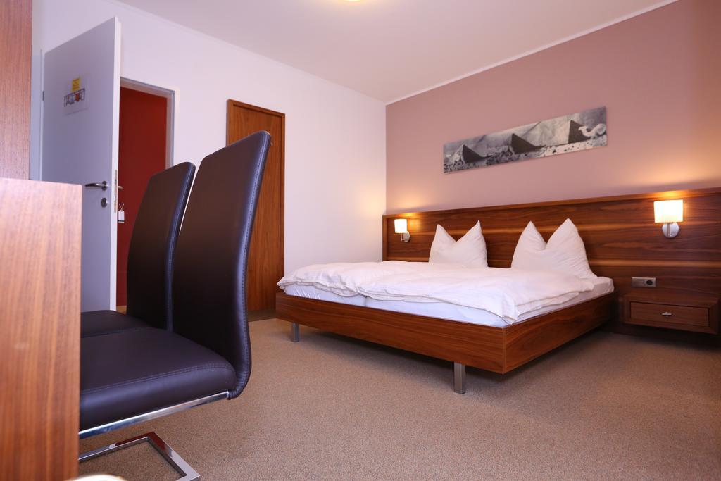 Hotel & Konditorei May Neufeld an der Leitha Bilik gambar